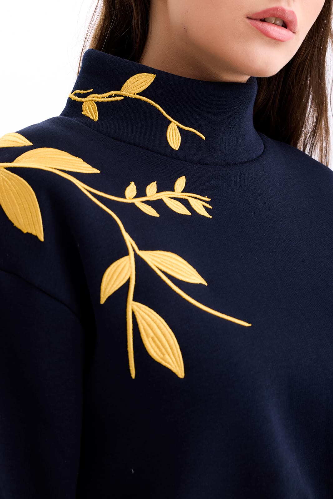 Kadın Nakışlı Sweat Bisiklet Yaka